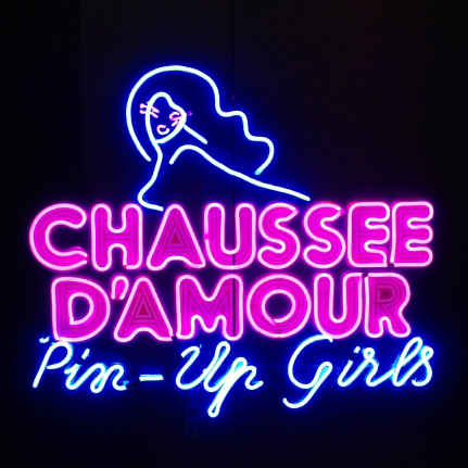 Chausee D'amour Pin-up girls